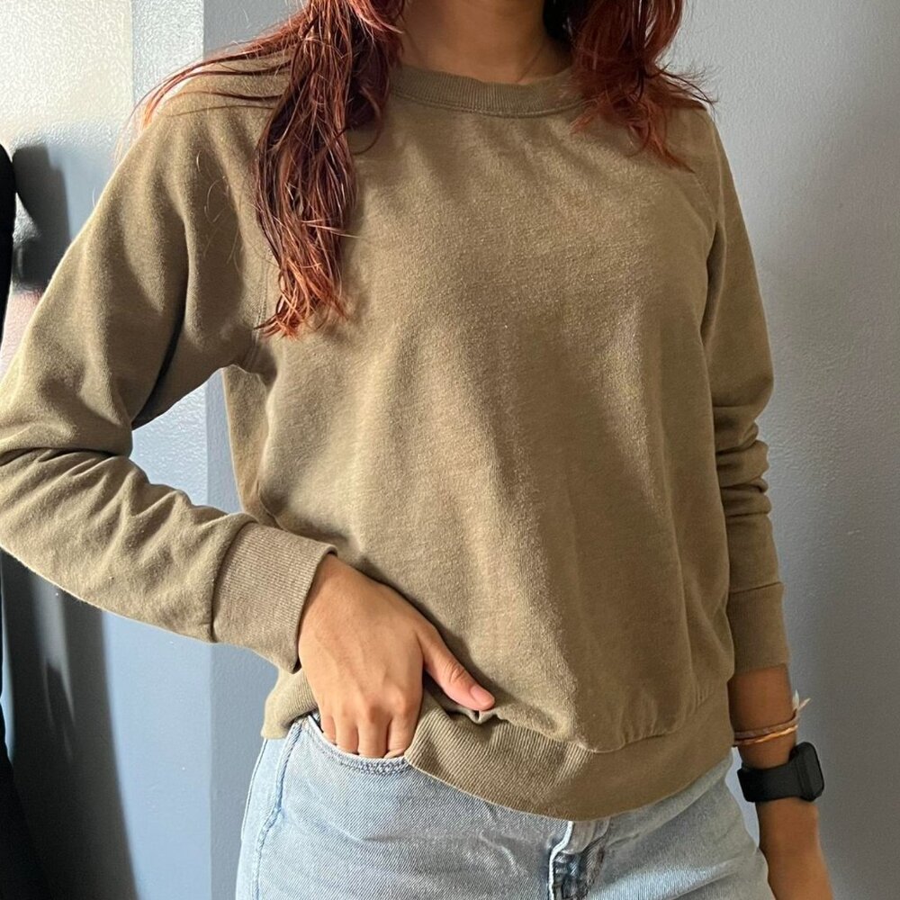 🌿 Super cute H&M olive green sweater!